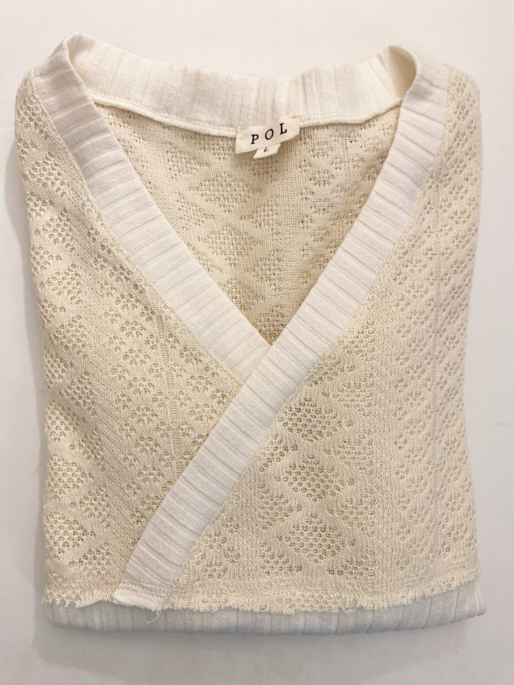 POL Two-Tone Cream V-Neck Knit Sweater (Size L, Ptp 17') - Picture 5 of 5